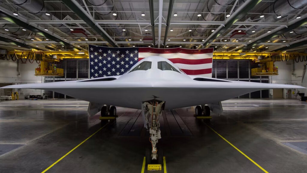 B-2 Spirit در مقابل B-21 Raider؛ چه تفاوتی بین دو بمب افکن پنهانکار وجود دارد؟ 3 تفاوت بین B-2 Spirit و B-21 Raider