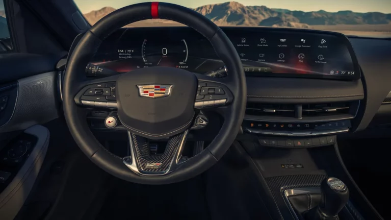 کادیلاک CT5-V بلک وینگ ۲۰۲۵ با نمایشگر ۳۳ اینچی معرفی شد