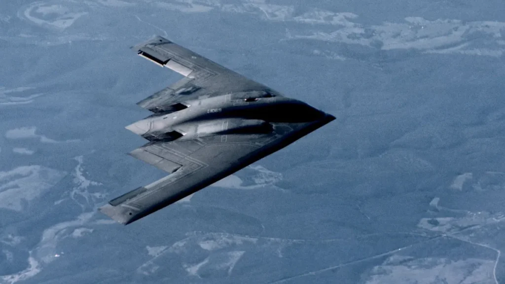 B-2 Spirit در مقابل B-21 Raider؛ چه تفاوتی بین دو بمب افکن پنهانکار وجود دارد؟ 7 تفاوت بین B-2 Spirit و B-21 Raider