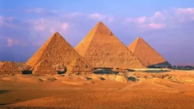 چند هرم در مصر باستان ساخته شد؟