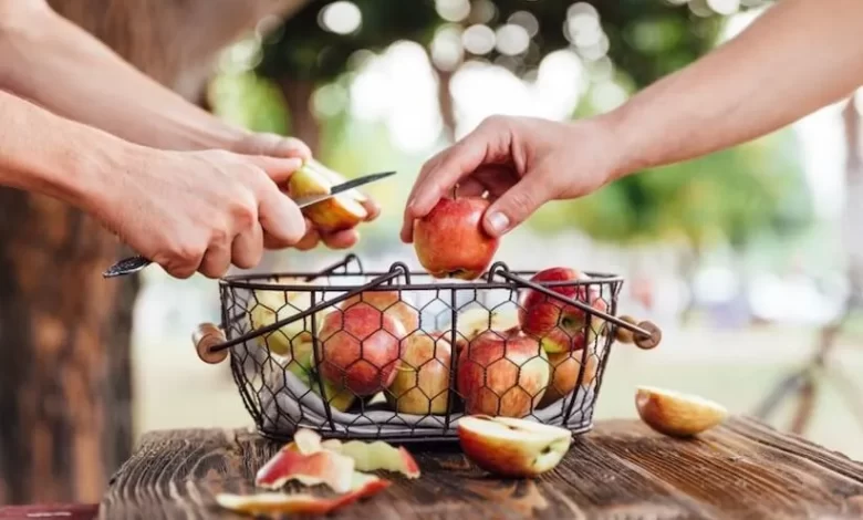 ۷ روش برای استفاده از پوست سیب که نمی‌دانستید