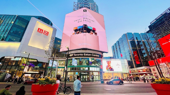 مرکز خرید تورنتو ایتون سنتر (Toronto Eaton Centre)