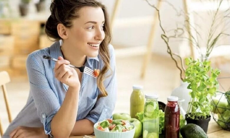 وقتی وعدههای غذاییتان را حذف میکنید، چه اتفاقی برای بدنتان میافتد؟ 1 وقتی وعدههای غذاییتان را حذف میکنید، چه اتفاقی برای بدنتان میافتد؟