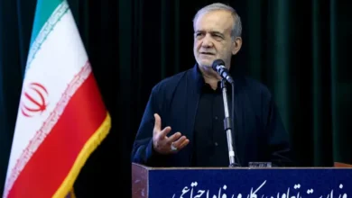 بنر نصب شده پشت سر پزشکیان جلب توجه کرد