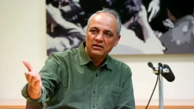 احمد زیدآبادی : برخی افراد و دسته‌ها عشق‌شان آتش‌افروزی است