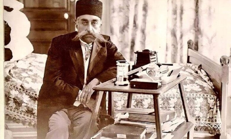مظفرالدین‌شاه هنگام نطق در نخستین روز مجلس شورای ملی (عکس)