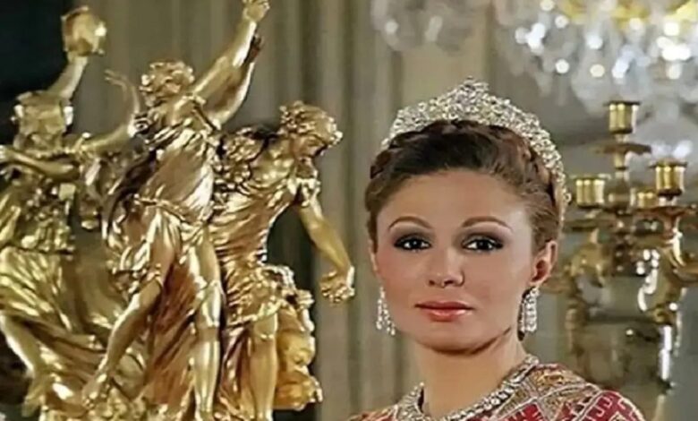 عکسی از فرح پهلوی در باغ‌وحش در دهه 1340