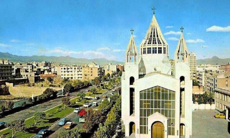 تهران ۱۳۵۲؛ کلیسای سارکیس ابتدای ویلا و کریم‌خان (عکس)