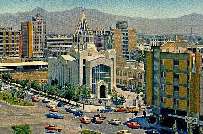 تهران ۱۳۵۲؛ کلیسای سارکیس ابتدای ویلا و کریم‌خان