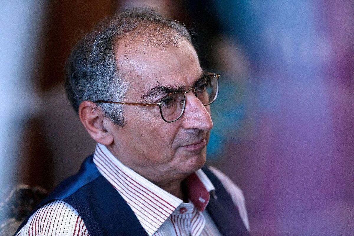 چرا صادق زیباکلام معتقد است انگلیسی ها باید بر دنیا حکومت کنند؟