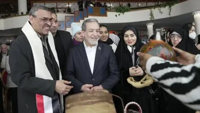 حمله به عراقچی بخاطر کیک تولد دخترش ؛ نماد آمریکایی دارد!