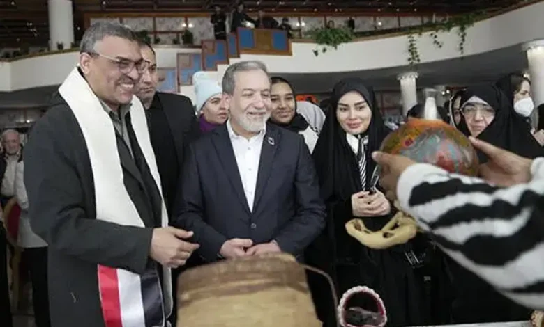 حمله به عراقچی بخاطر کیک تولد دخترش ؛ نماد آمریکایی دارد!