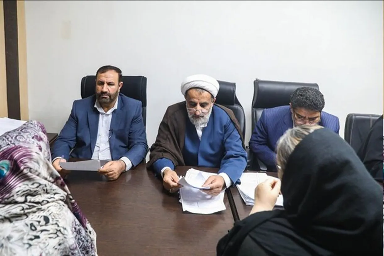 صالحی (چپ) دادستان تهران