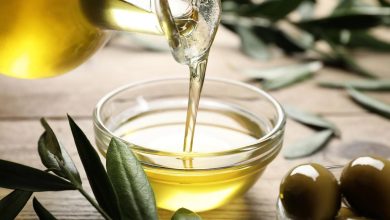 روغن زیتون واقعا یبوست را درمان می‌کند؟ زمان مصرف، مقدار درست و نکات ایمنی