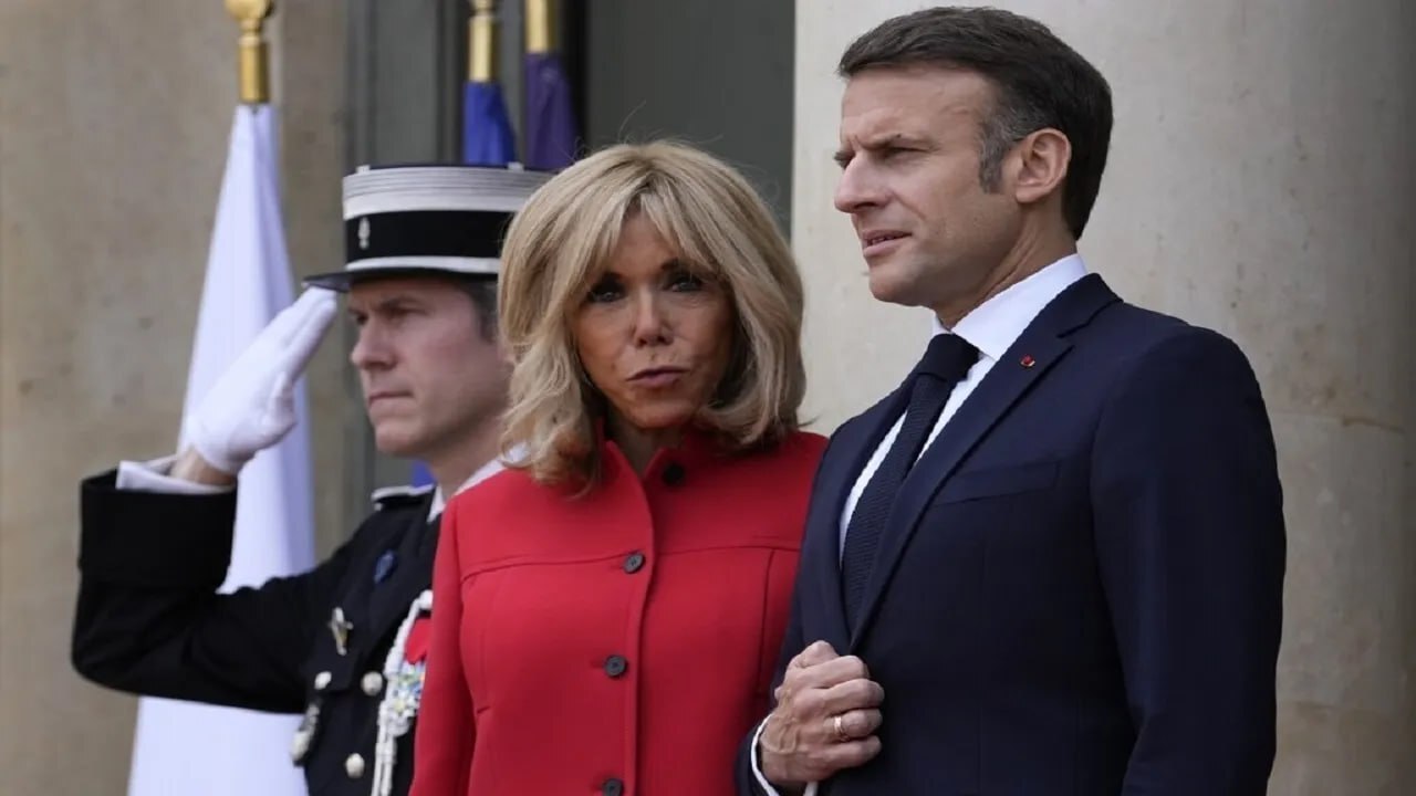امانوئل مکرون و برژیت مکرون همسر مکرون و حاشیههای جنسیت او همچنان ادامه دارد