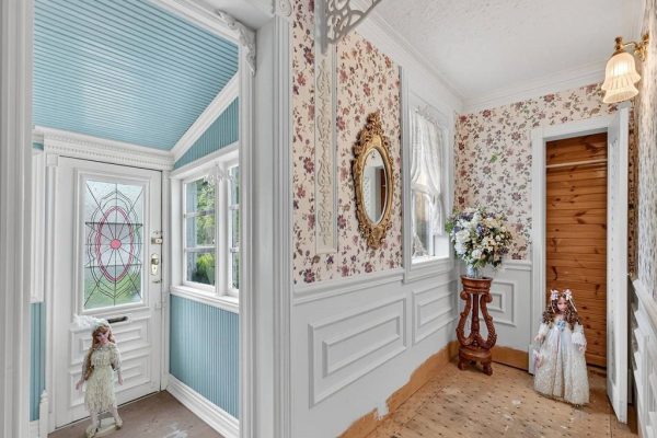 خانه ۹۰۰ هزار دلاری ترسناک در انتاریو 1 خانه ۹۰۰ هزار دلاری ترسناک در انتاریو