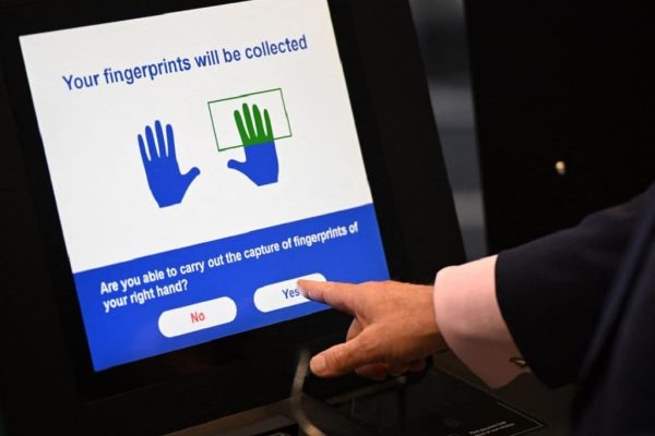 تغییر قوانین سفر به اروپا: کاناداییها در آستانه سختگیریهای جدید مرزی 1 تغییر قوانین سفر به اروپا: کاناداییها در آستانه سختگیریهای جدید مرزی