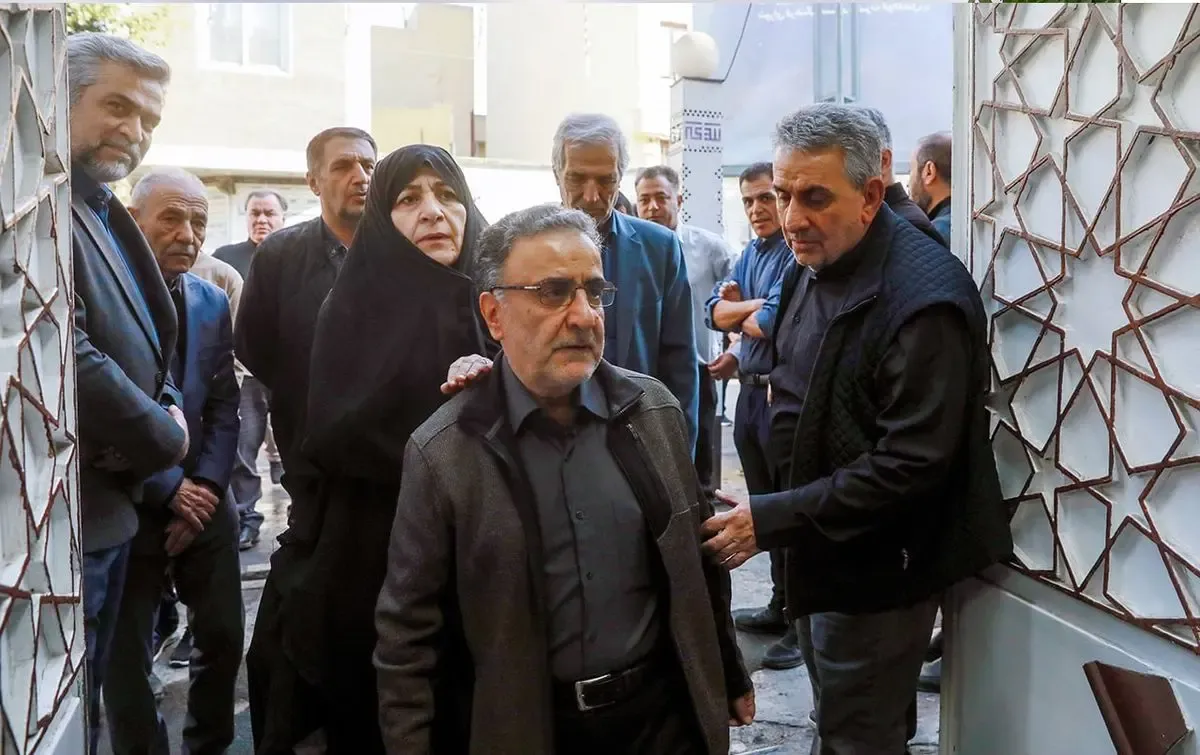 مصطفی تاج زاده در مراسم تشییع برادرش (عکس)