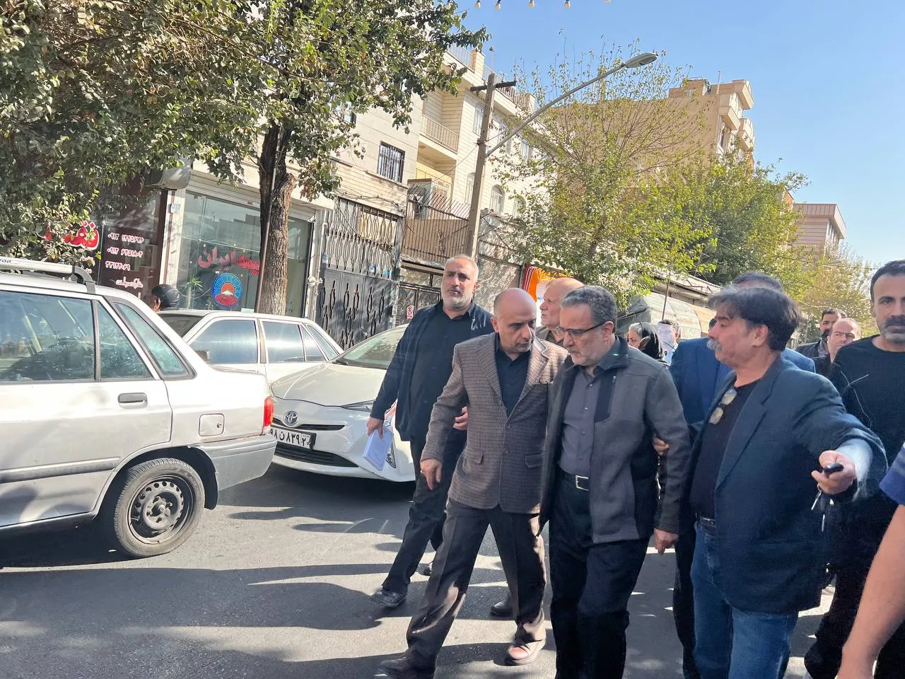 مصطفی تاج زاده در مراسم تشییع برادرش (عکس) 7 مصطفی تاج زاده در مراسم تشییع برادرش (عکس)