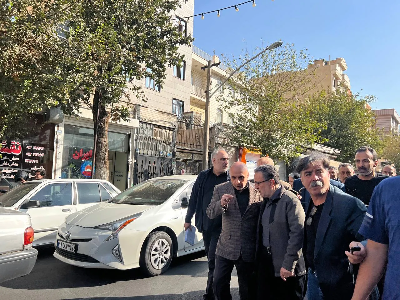 مصطفی تاج زاده در مراسم تشییع برادرش (عکس)