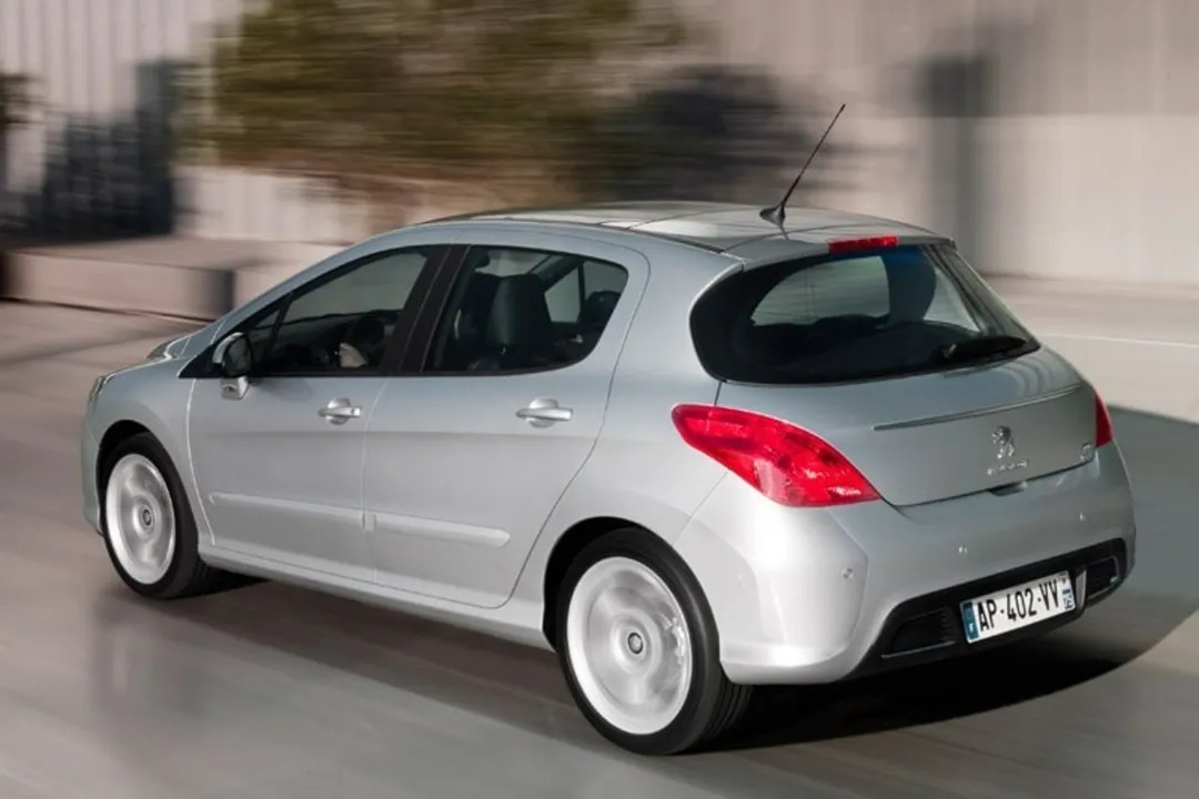 به گزارش زومیت، THP مخفف Turbo High Pressure (توربو با فشار بالا)، نام خانوادهای از پیشرانههای بنزینی توربوشارژر با تزریق مستقیم سوخت (GDI) بود که حاصل همکاری گروه PSA (پژو-سیتروئن) و بیامو بودند. به گزارش زومیت، THP مخفف Turbo High Pressure (توربو با فشار بالا)، نام خانوادهای از پیشرانههای بنزینی توربوشارژر با تزریق مستقیم سوخت (GDI) بود که حاصل همکاری گروه PSA (پژو-سیتروئن) و بیامو بودند.