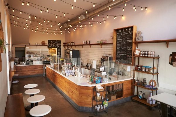 حذف نیروی انسانی از هتل‌ها و کافی‌شاپ‌ها برای خدمت‌رسانی بهتر به مشتریان