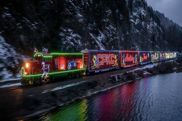 بازگشت پر زرق و برق قطار جادویی کریسمس به تورنتو؛ یک جشن رایگان با هدف کمک به نیازمندان