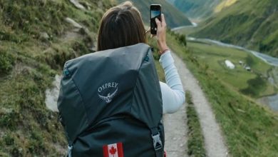 چرا آمریکاییها در سفر، «کانادایی» میشوند؟ راز پرچم افرا روی کولهپشتیها 36 چرا آمریکاییها در سفر، «کانادایی» میشوند؟ راز پرچم افرا روی کولهپشتیها