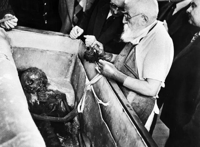 ساعت‌ساز مرموزی که ادعا می‌کرد پسر آخرین پادشاه فرانسه است