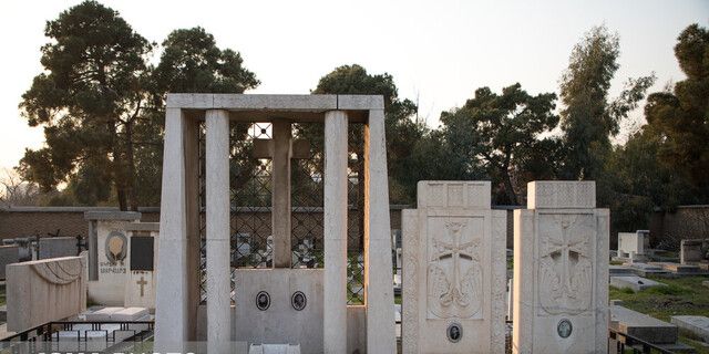 گورستان دولاب؛ از پزشک فرانسوی قاجاریها تا آوارگان لهستانی 1 گورستان دولاب؛ از پزشک فرانسوی قاجاریها تا آوارگان لهستانی