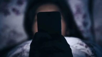 بعد از خواندن این مطلب دیگر در تاریکی با گوشی خود کار نمی‌کنید